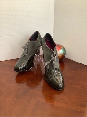 Vintage Coach Gray Two-Tone Patent & Suede Lace-Up Oxford Shoes